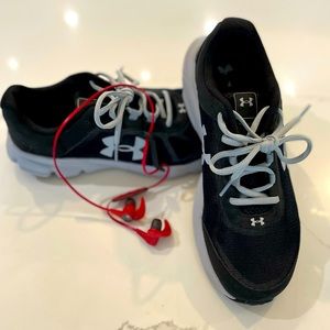 Size 7Y Under Armour Runners